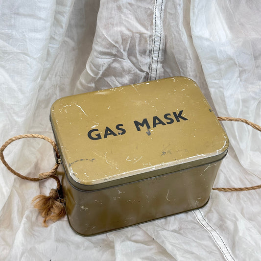 Home Front gas mask & tin